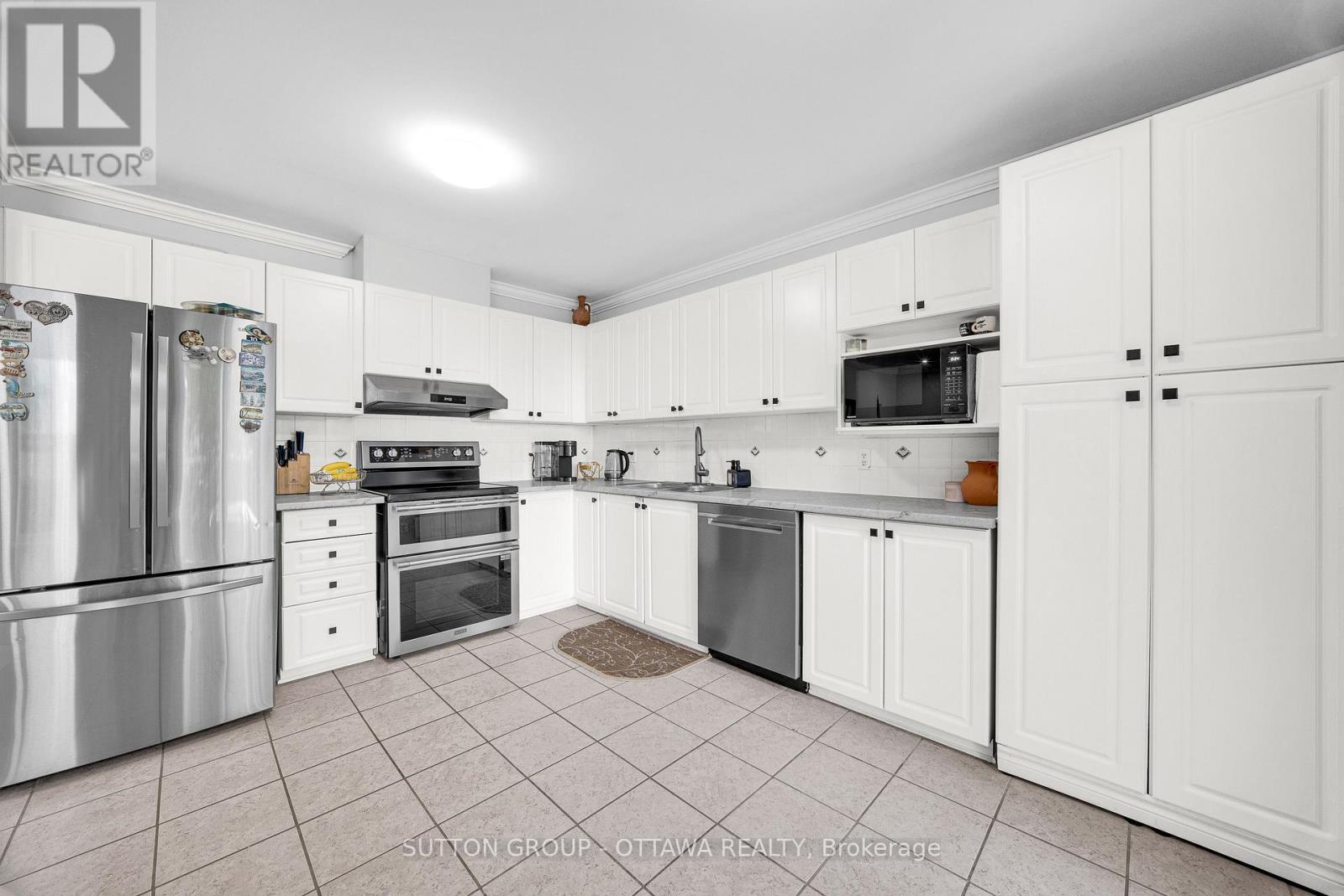 11 Baypointe Crescent