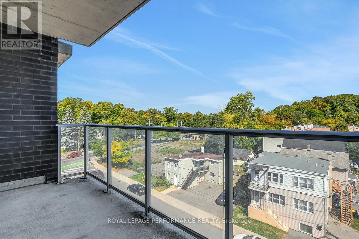 413 - 7 Marquette Avenue