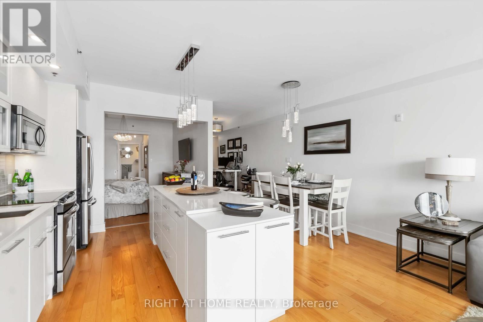 501 - 98 Richmond Road