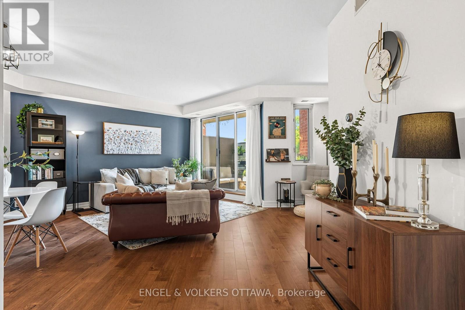 403 - 320 Mcleod Street