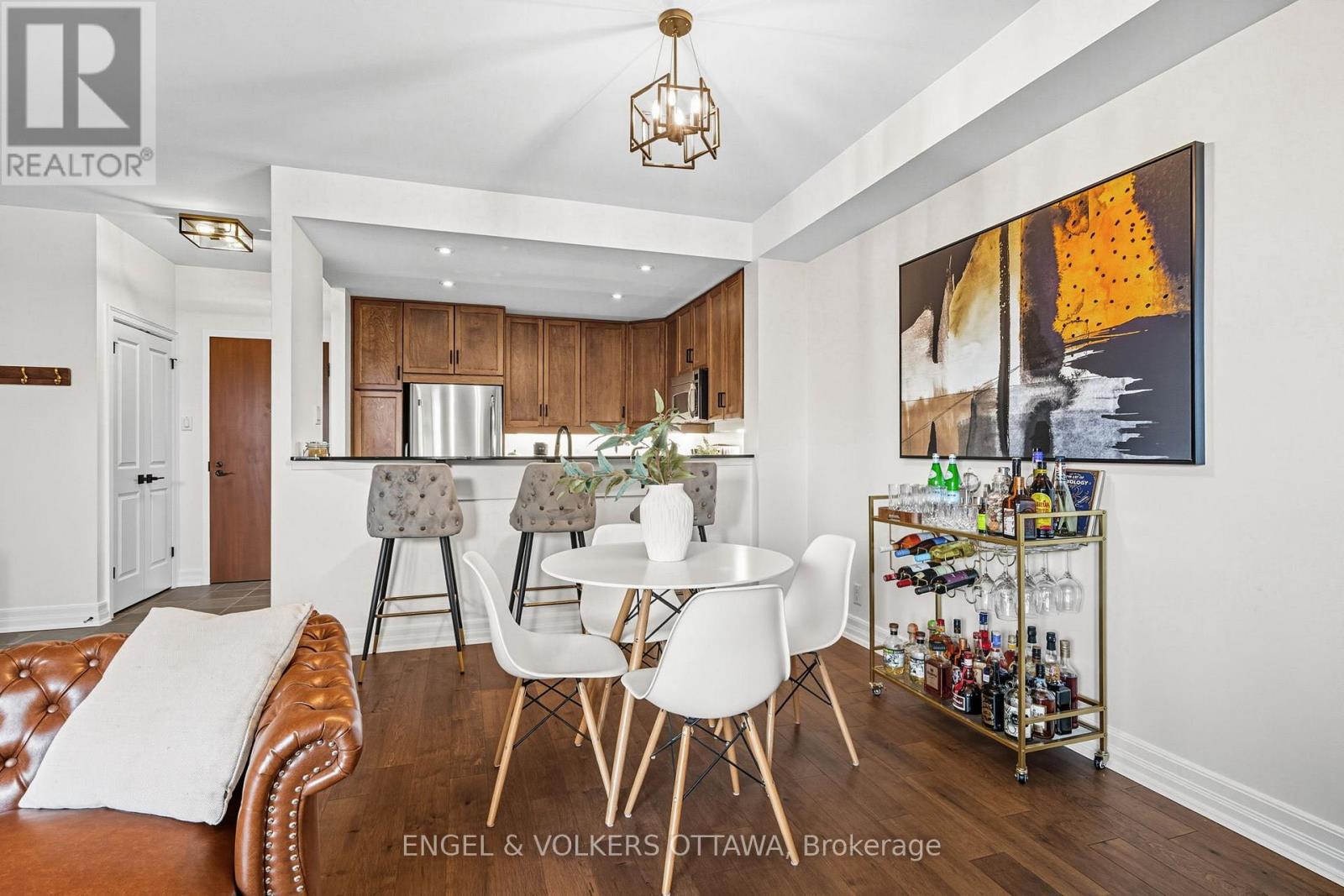 403 - 320 Mcleod Street