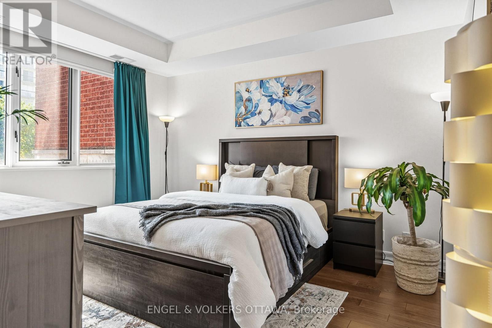 403 - 320 Mcleod Street