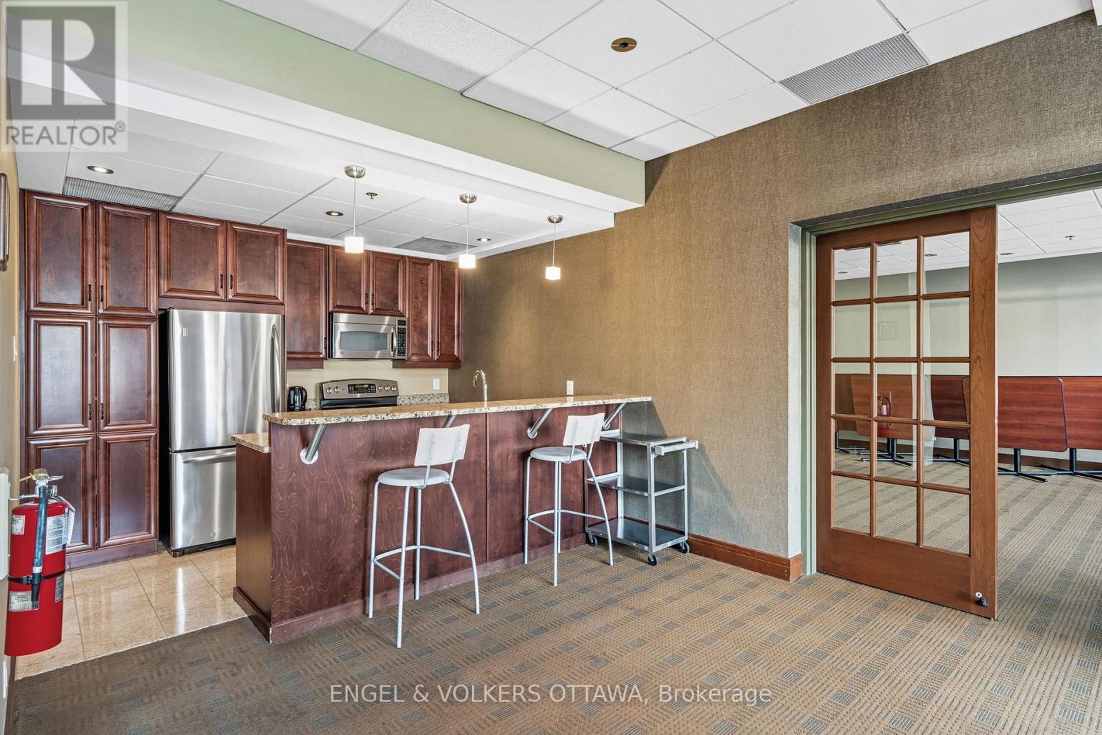 403 - 320 Mcleod Street