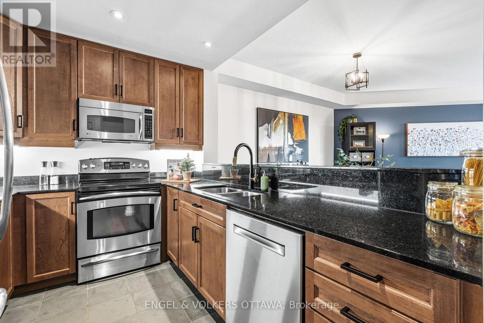 403 - 320 Mcleod Street