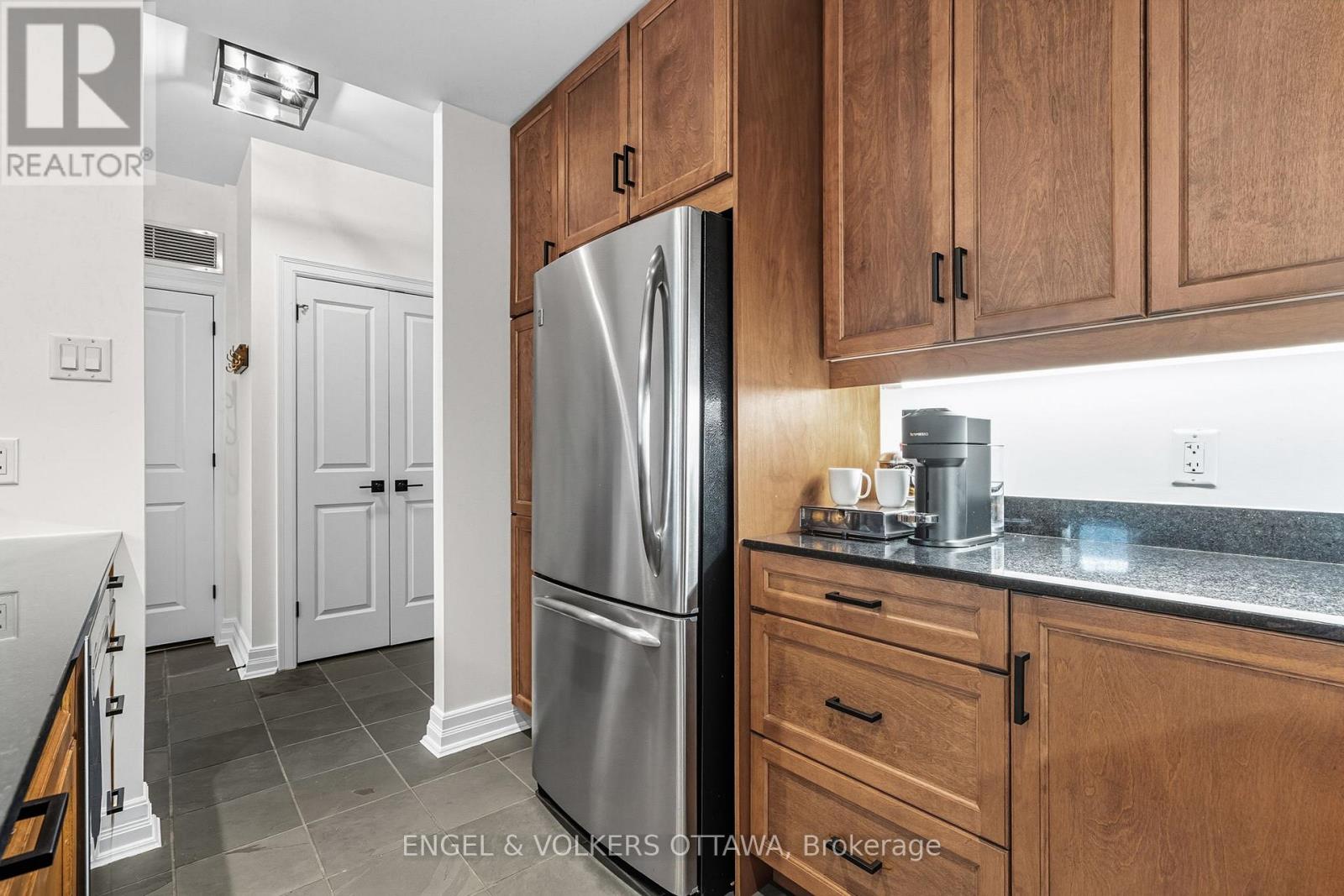 403 - 320 Mcleod Street