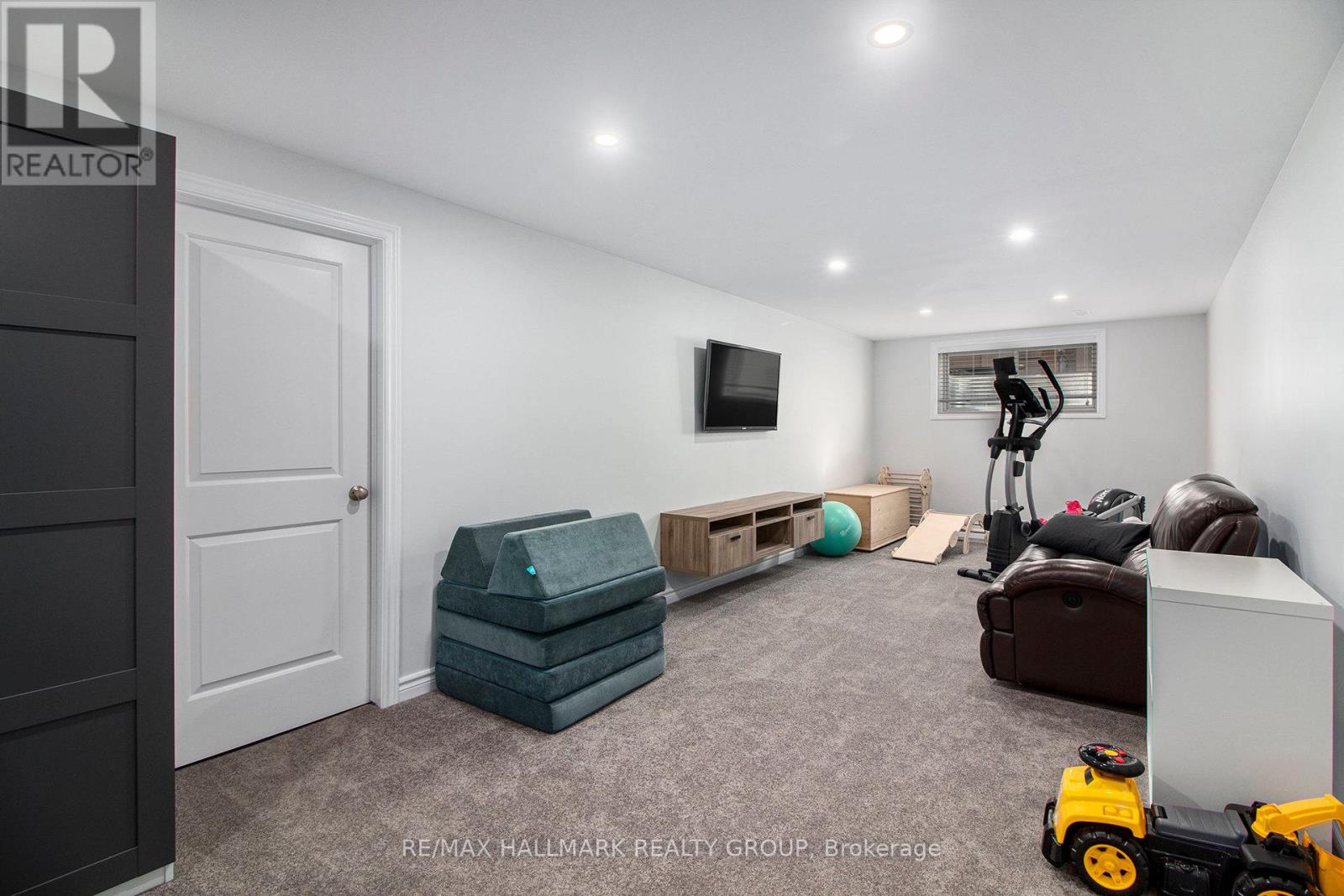 754 Cairn Crescent