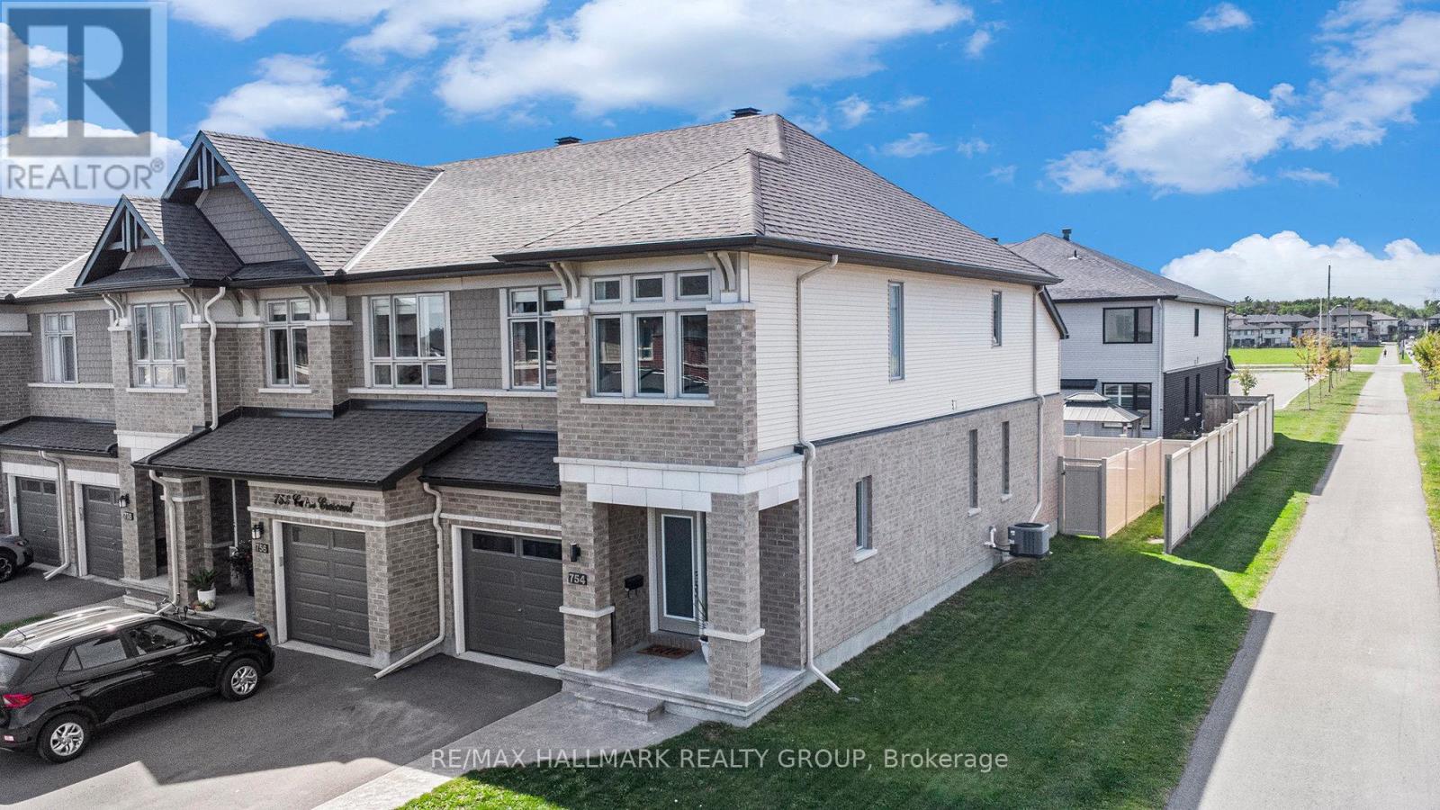 754 Cairn Crescent