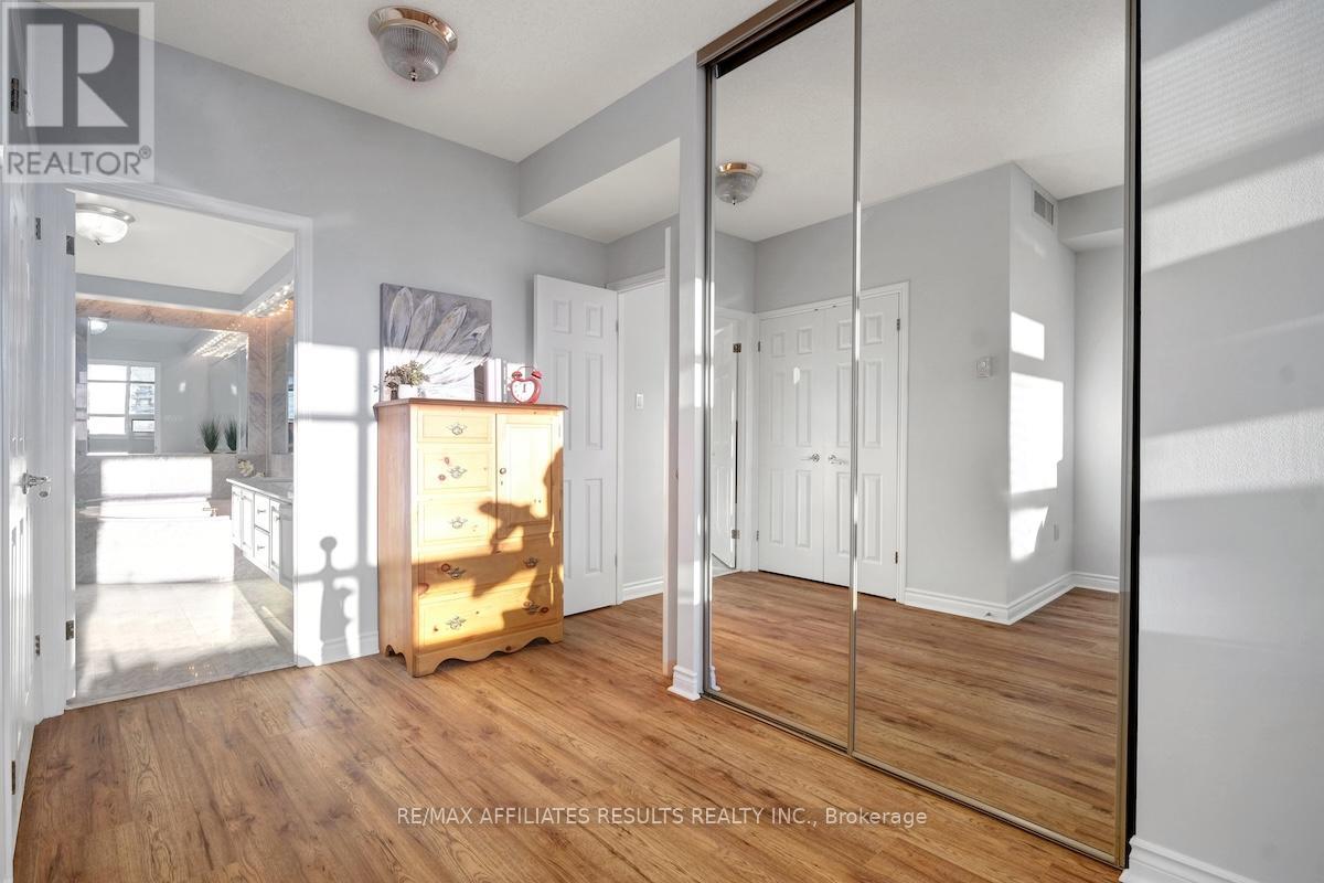 1906 - 1480 Riverside Drive