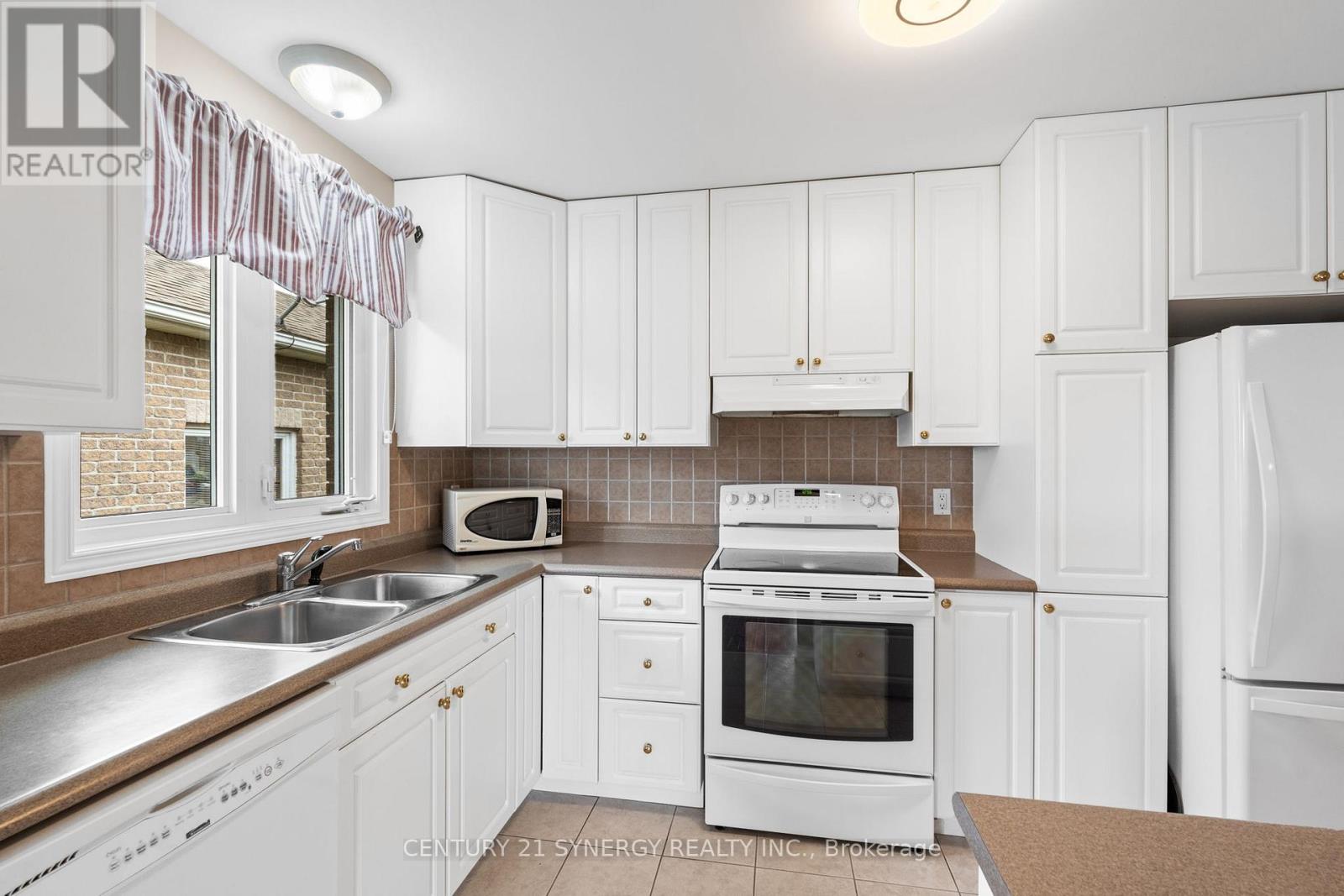 54 Dr Gordon Crescent
