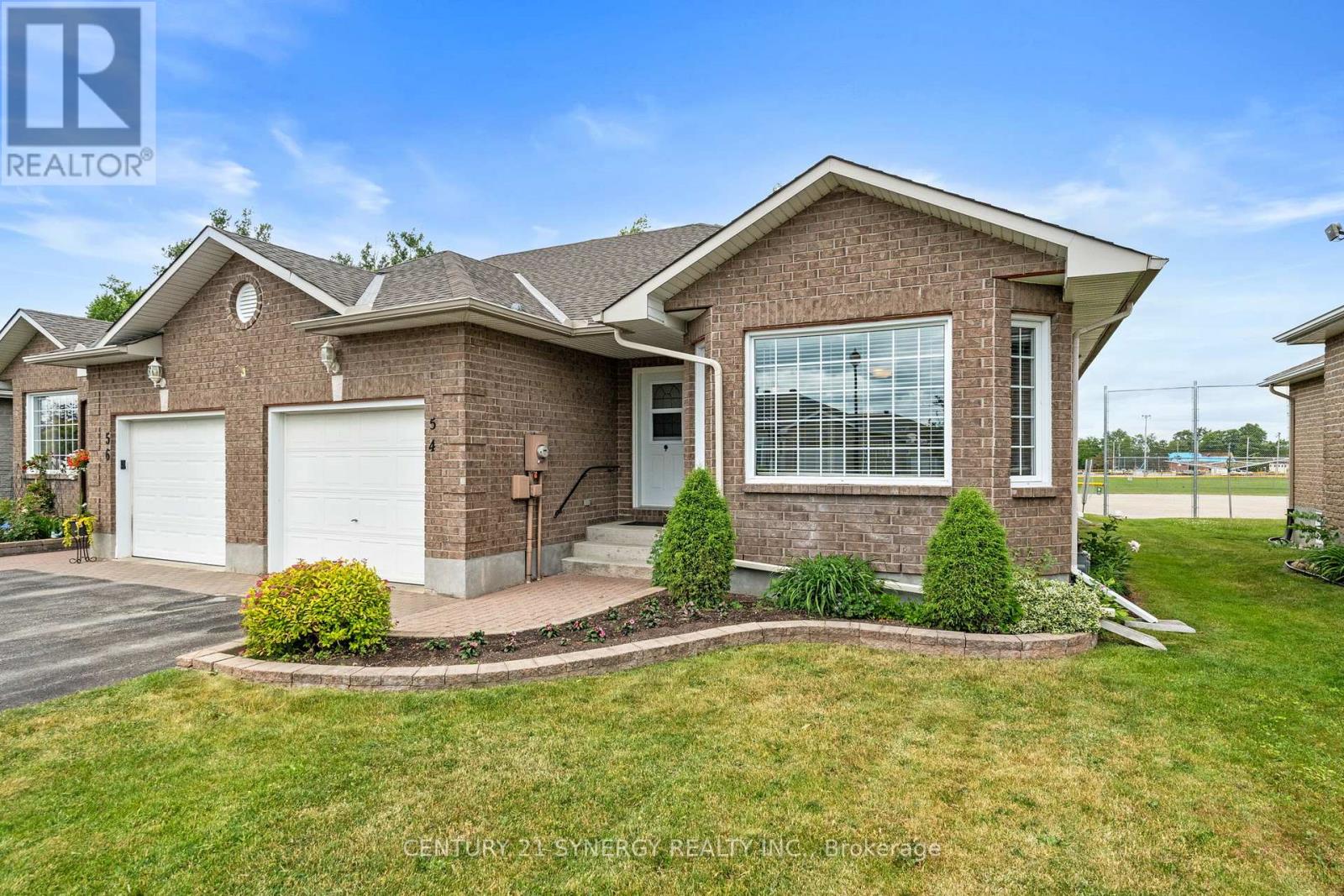 54 Dr Gordon Crescent