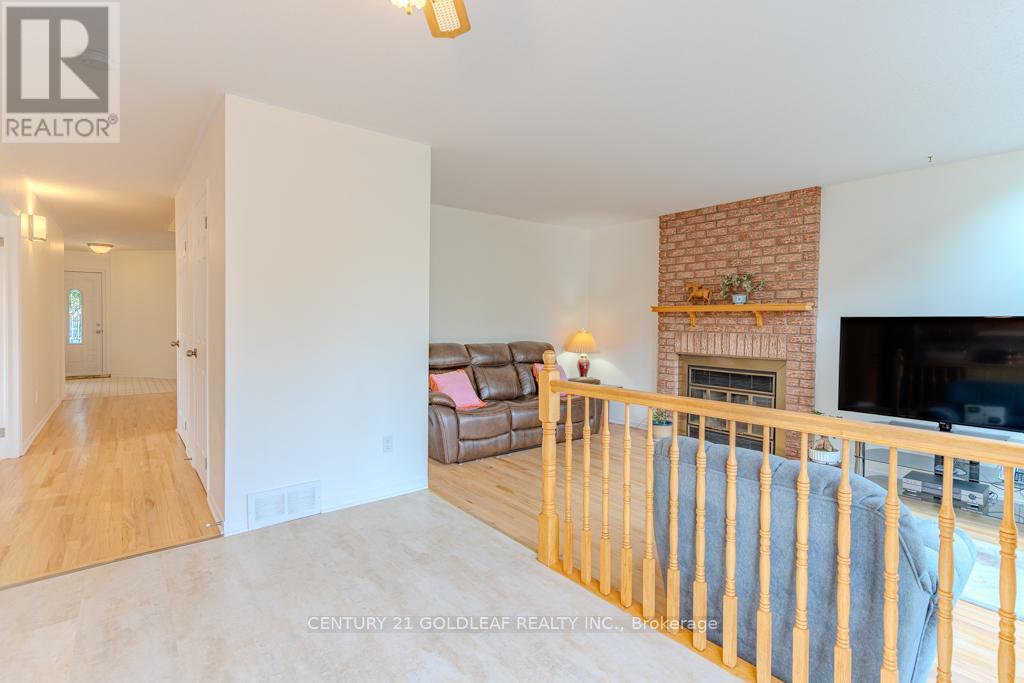612 Chenier Way