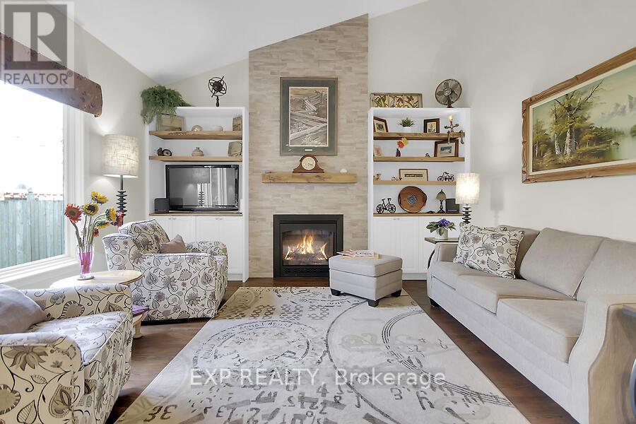 48 Deighton Crescent