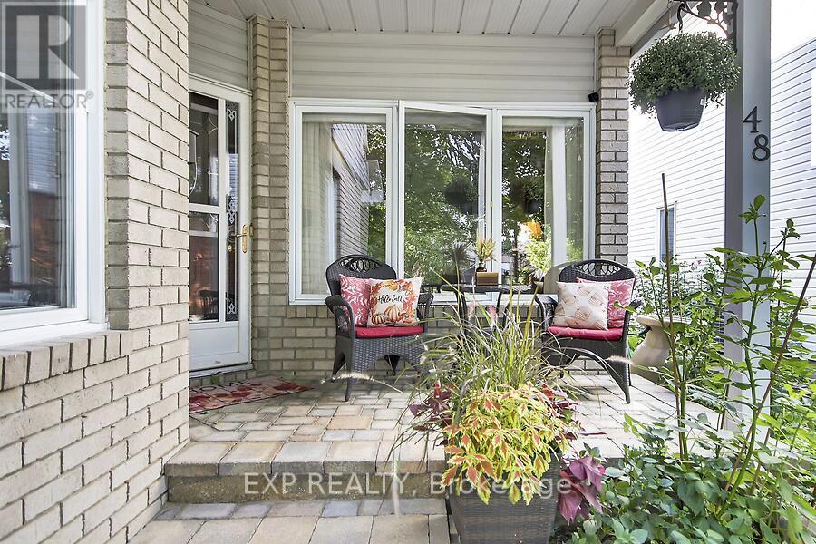 48 Deighton Crescent