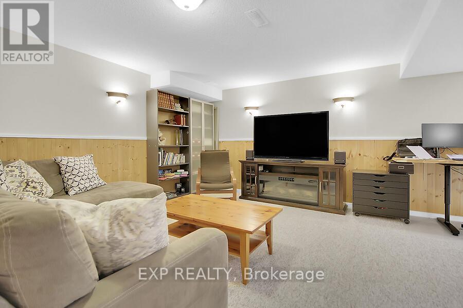 48 Deighton Crescent