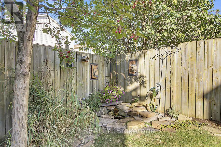 48 Deighton Crescent