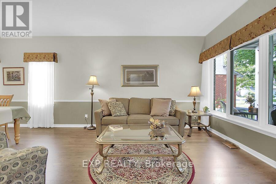 48 Deighton Crescent