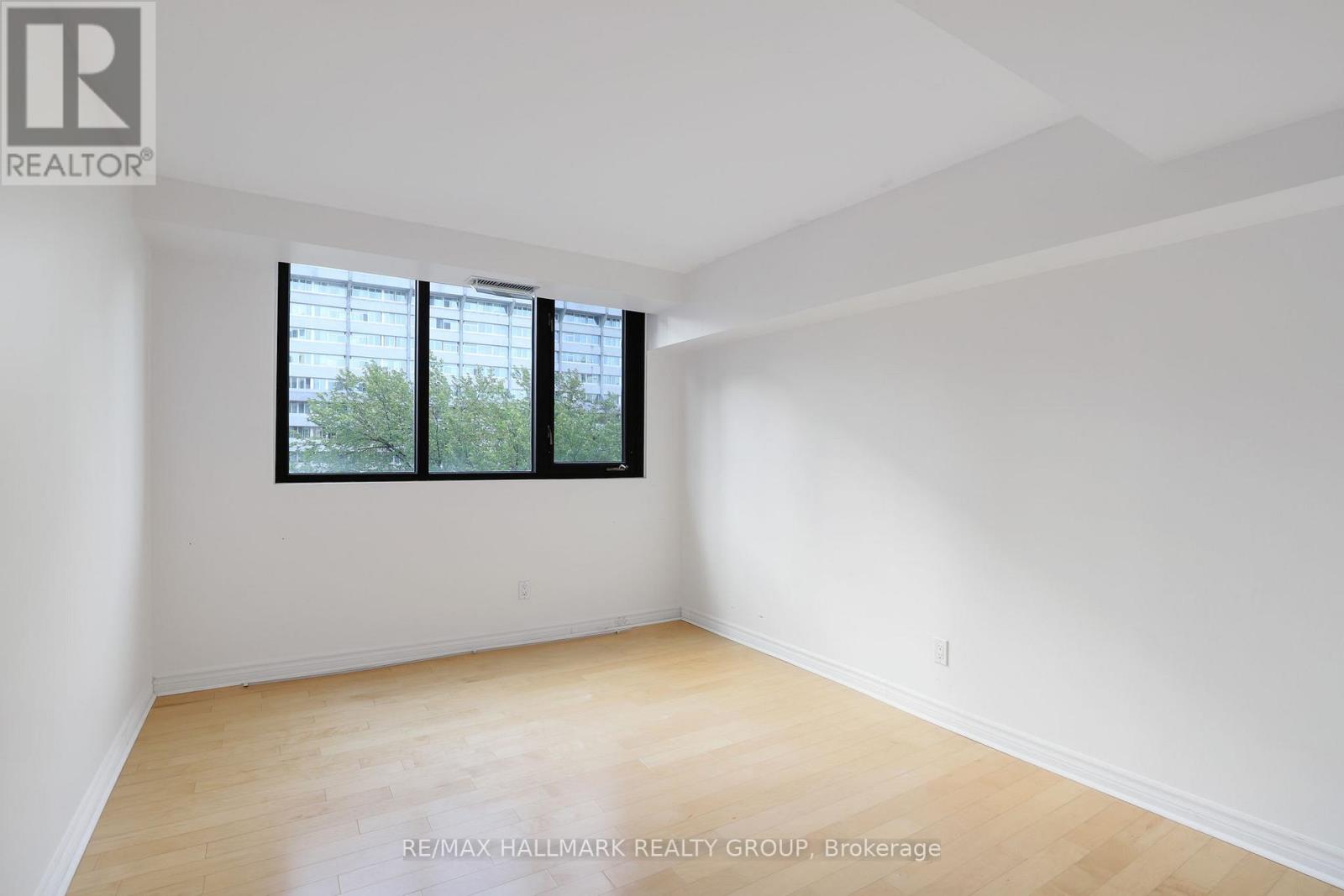 704 - 200 Bay Street