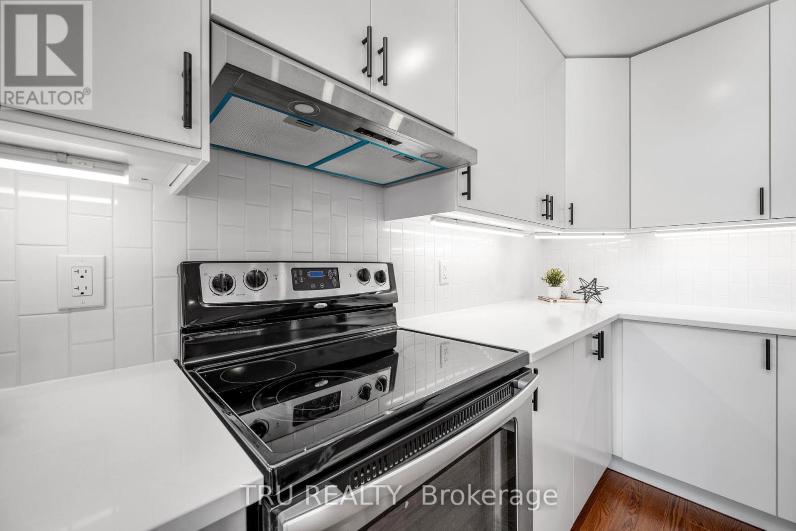 960 Linaria Walk