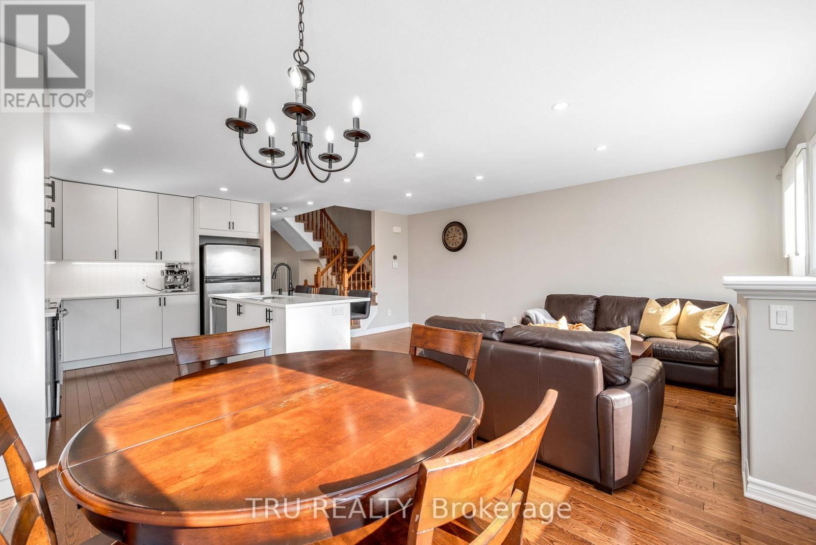 960 Linaria Walk