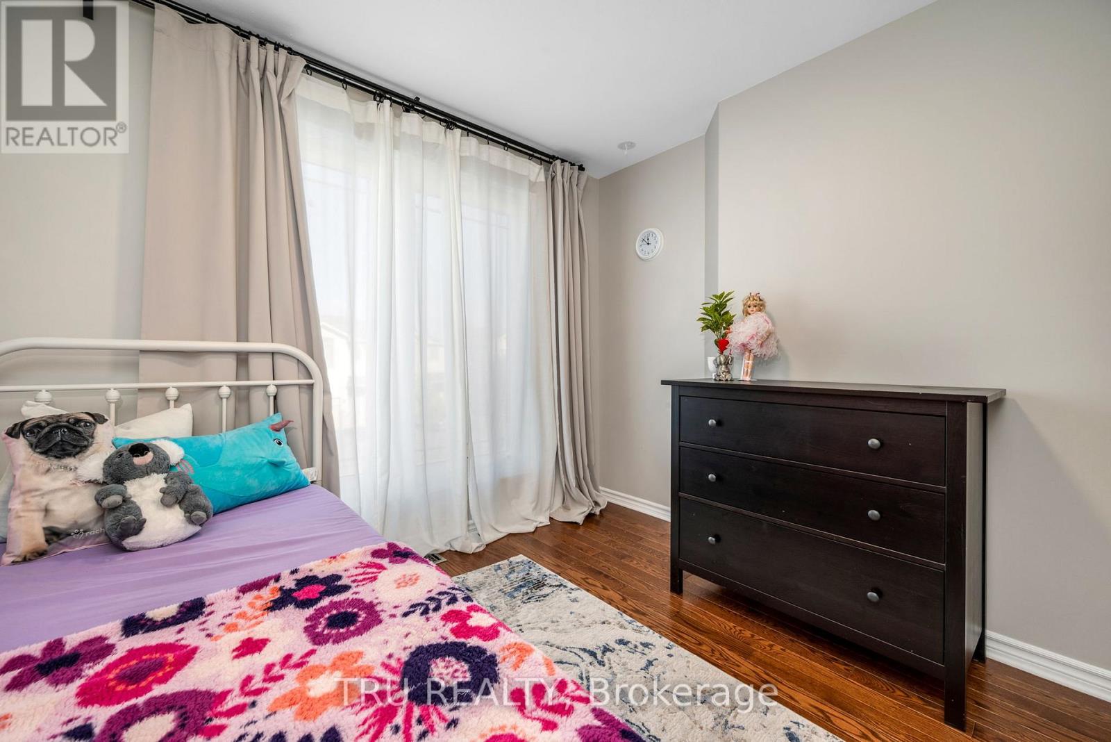 960 Linaria Walk