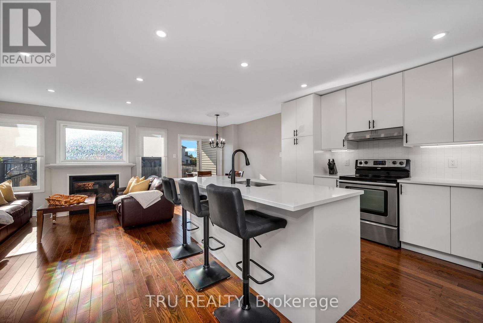 960 Linaria Walk