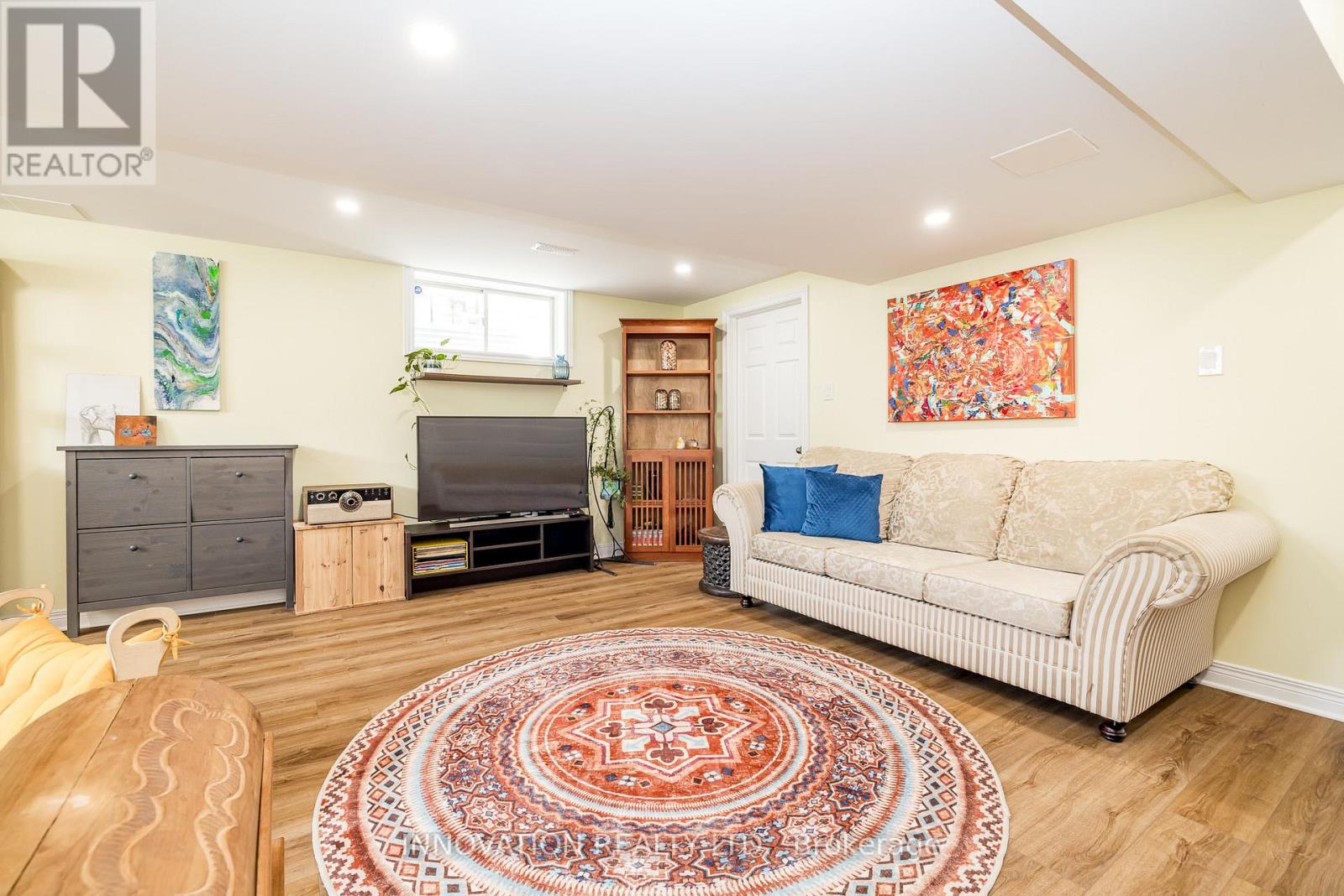 324 Rustic Hills Crescent