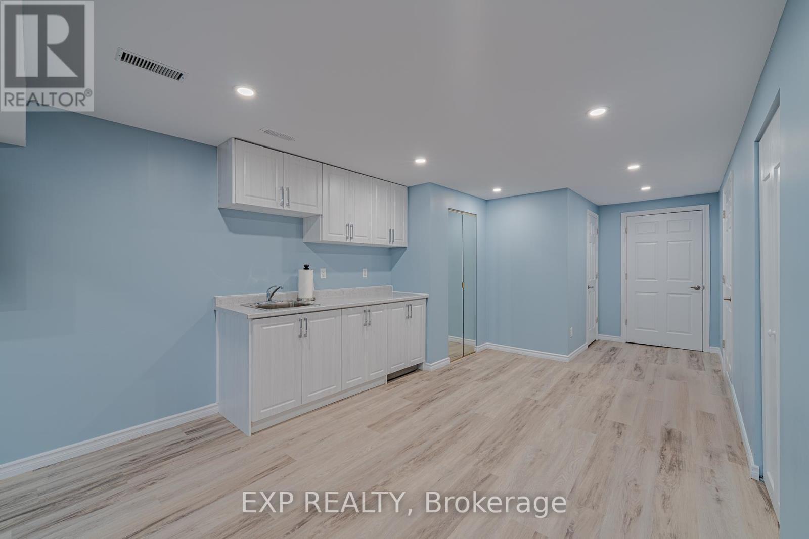 3308 Riverset Crescent
