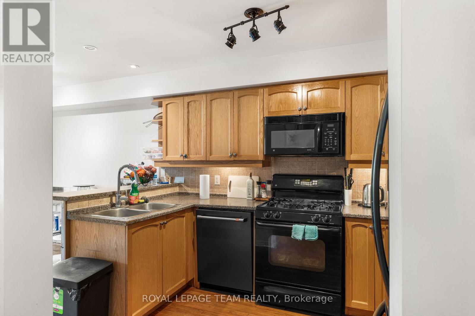 30 Goldthorpe Private