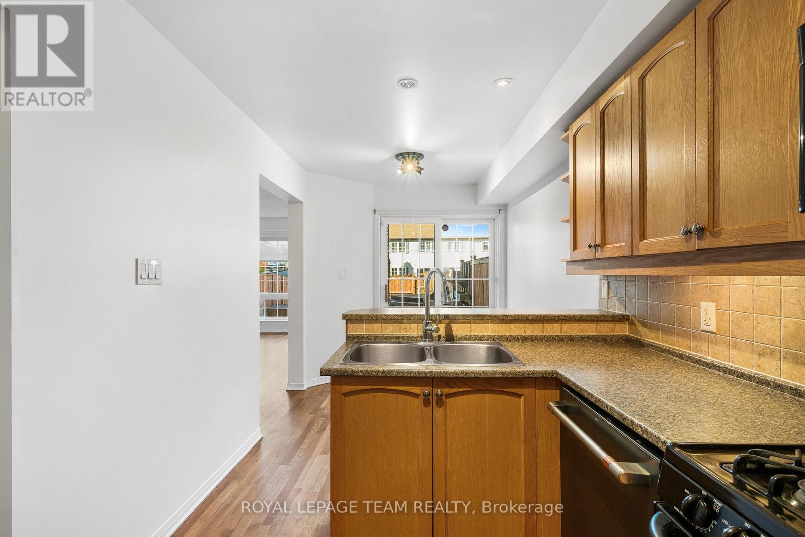 30 Goldthorpe Private