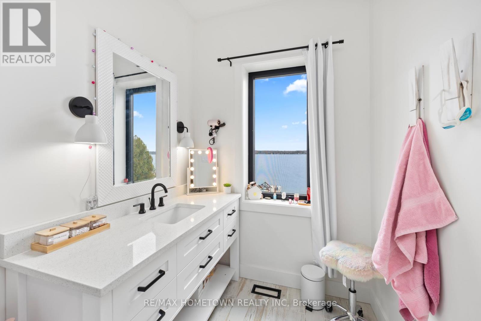 5 Shoreside Way