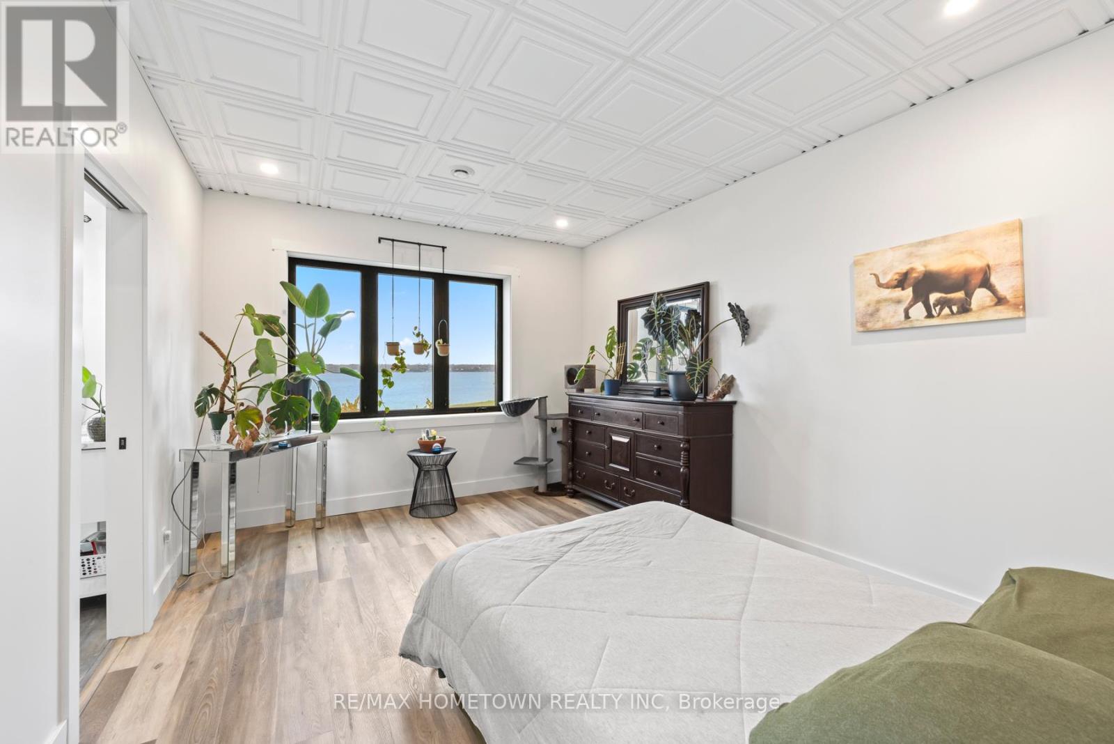5 Shoreside Way