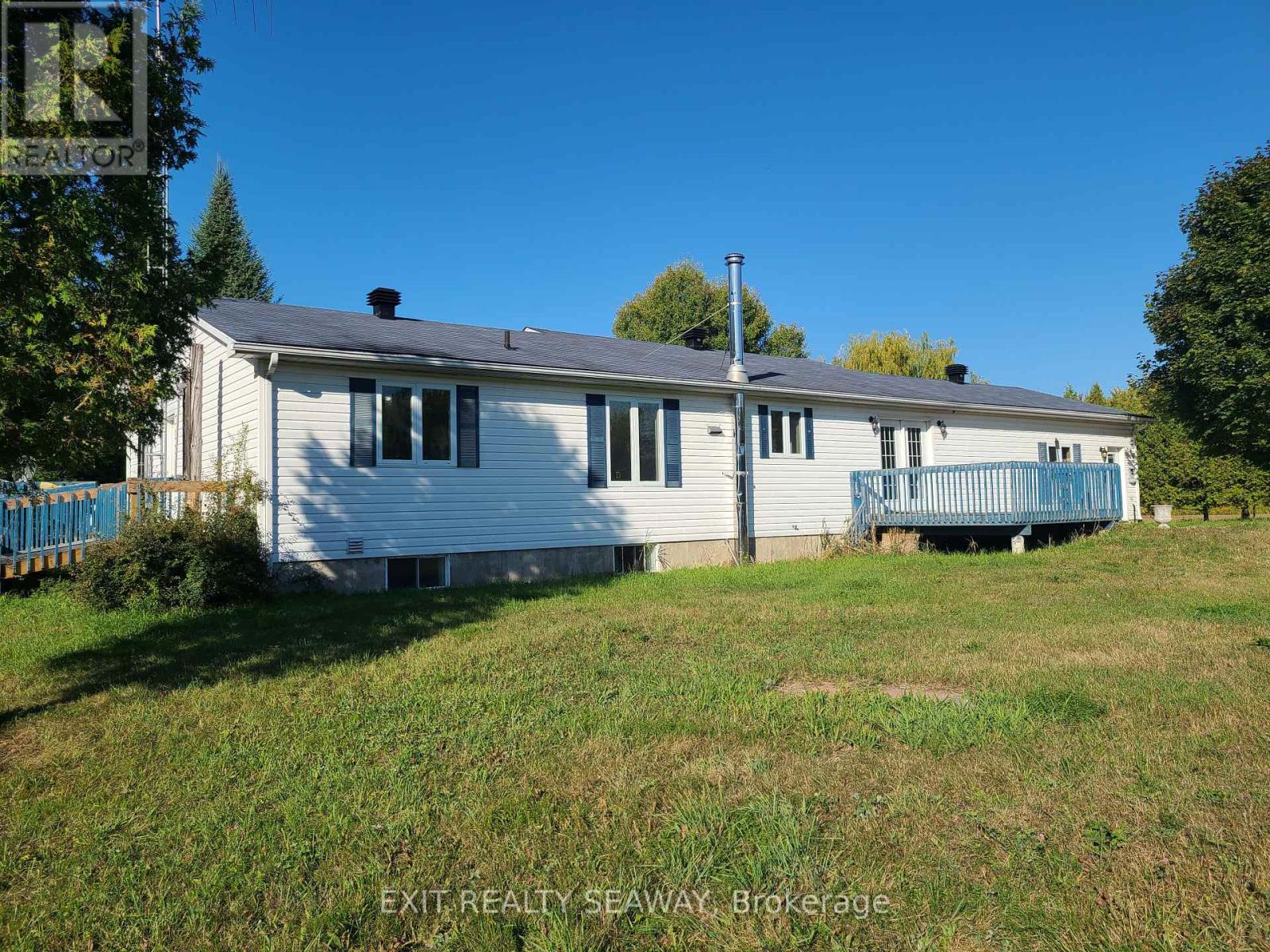 3395 Loch Garry Road N
