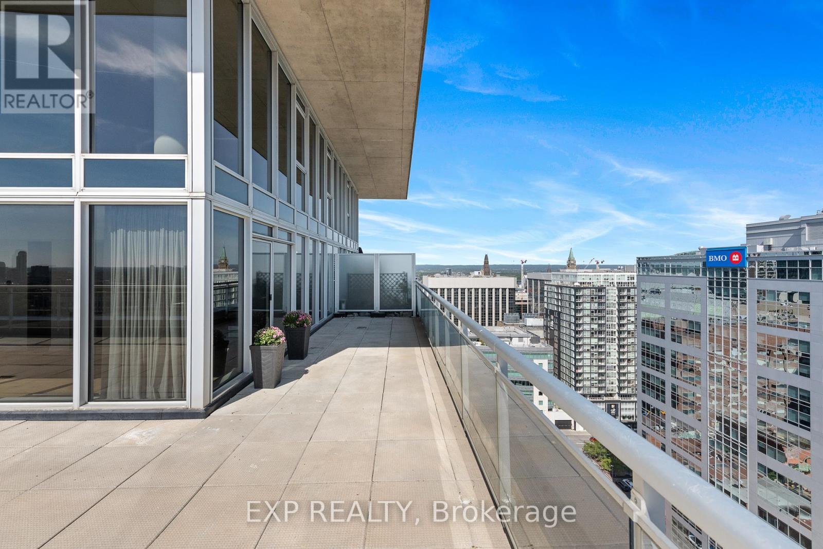 2309 - 324 Laurier Avenue W