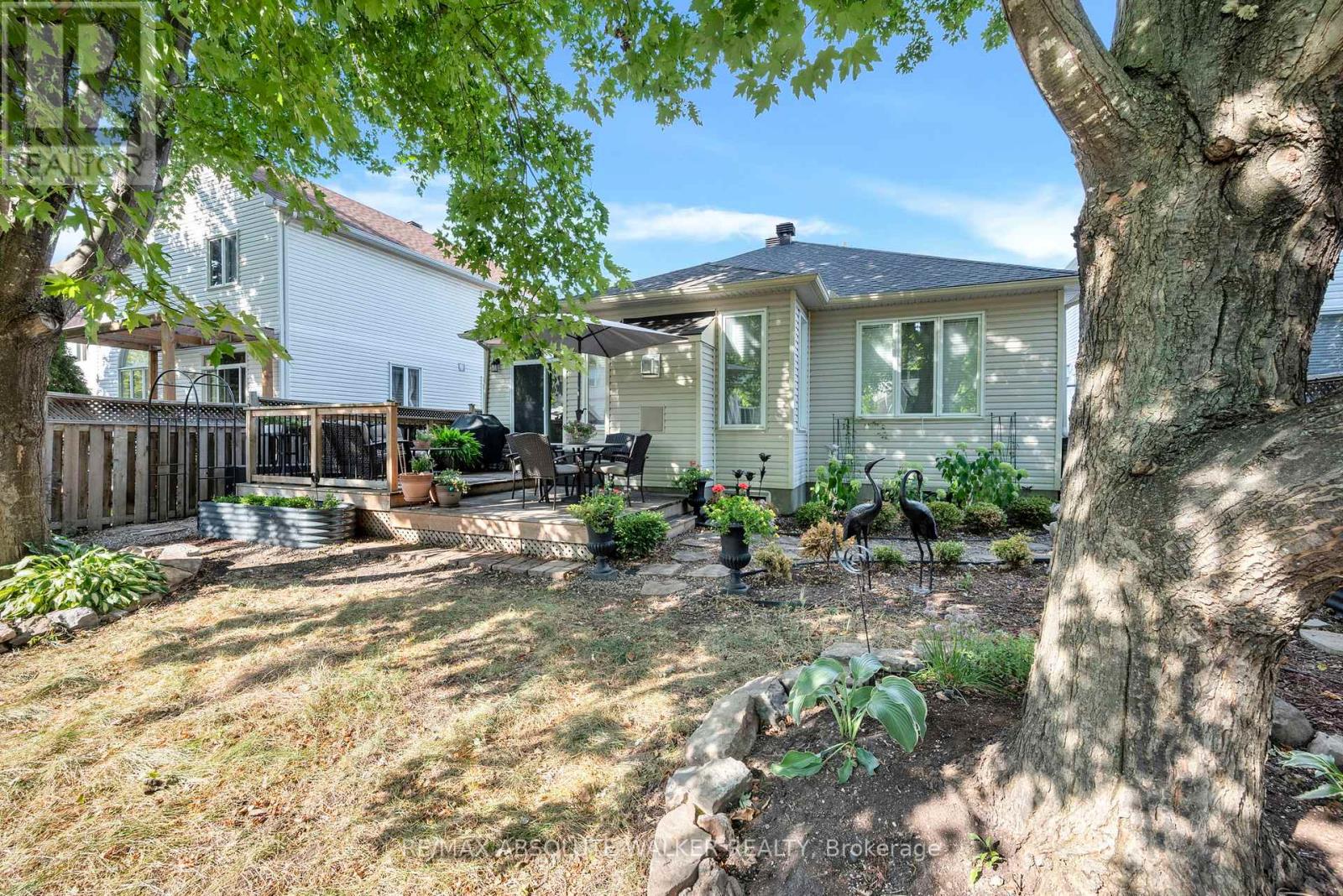 88 Maple Stand Way