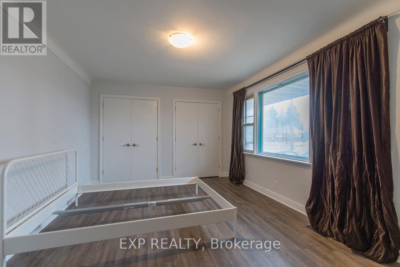 150 Meadowlands Drive W
