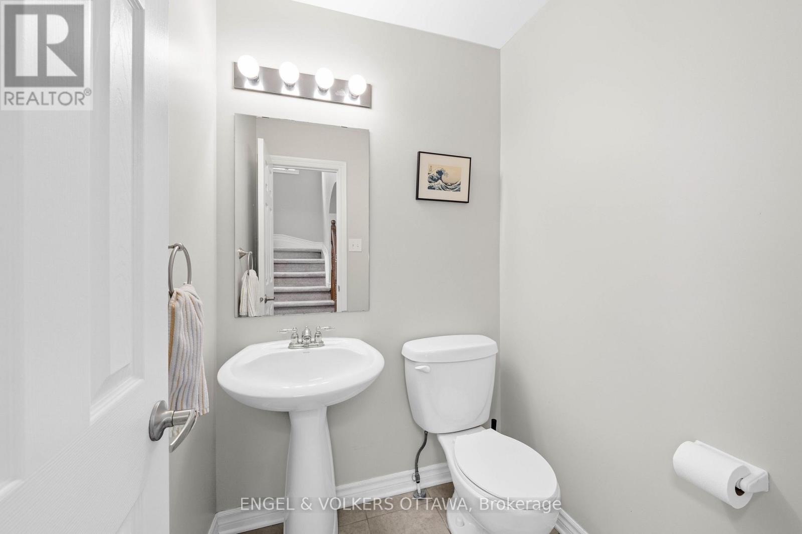 416 Vendevale Avenue