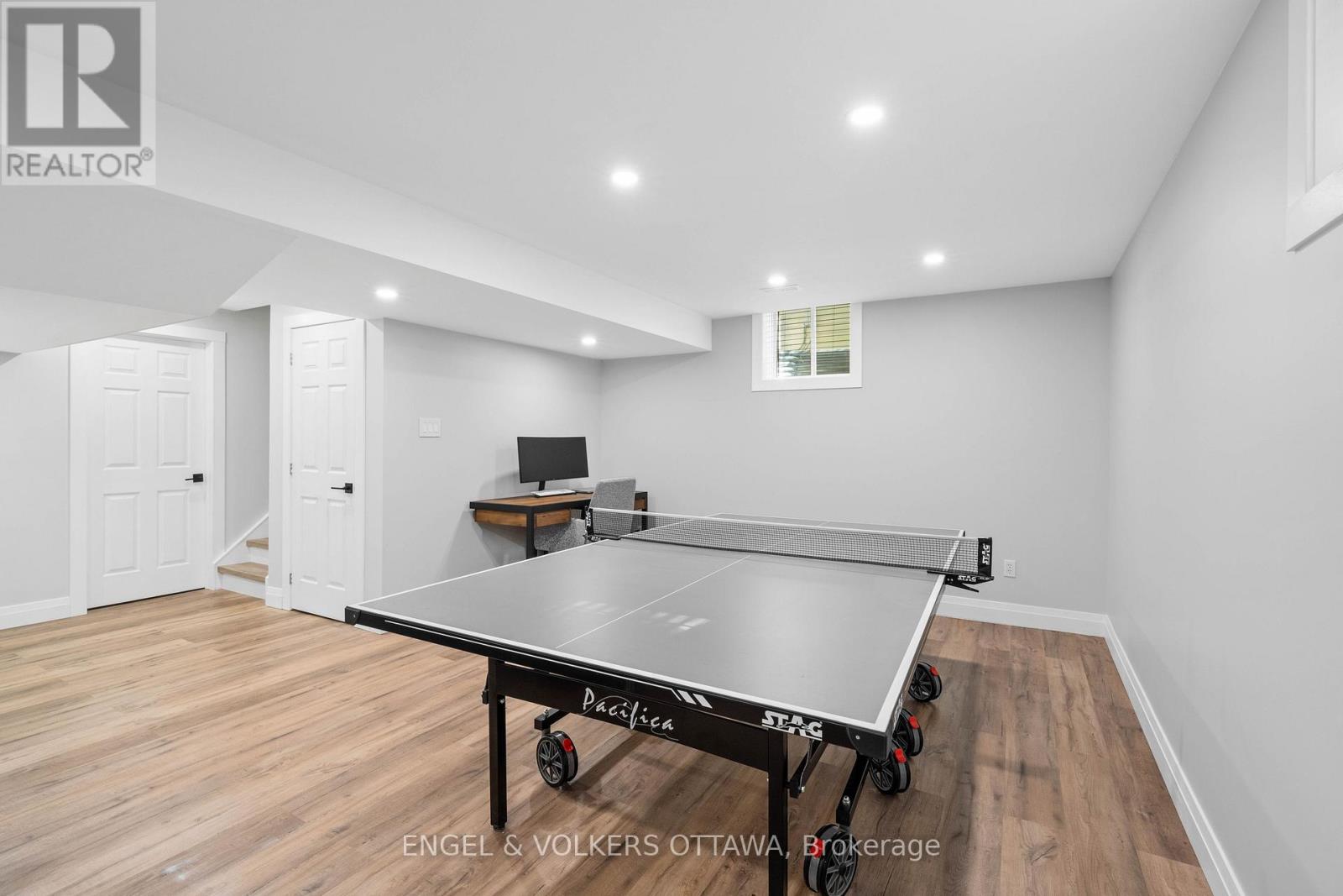 416 Vendevale Avenue