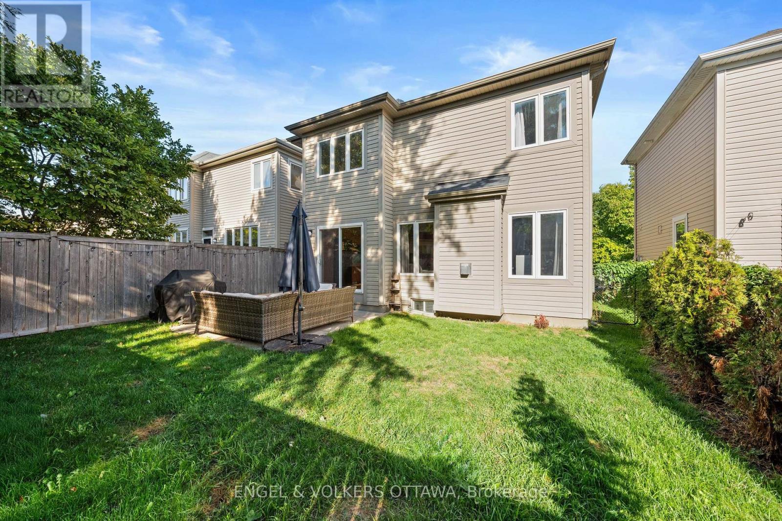 416 Vendevale Avenue