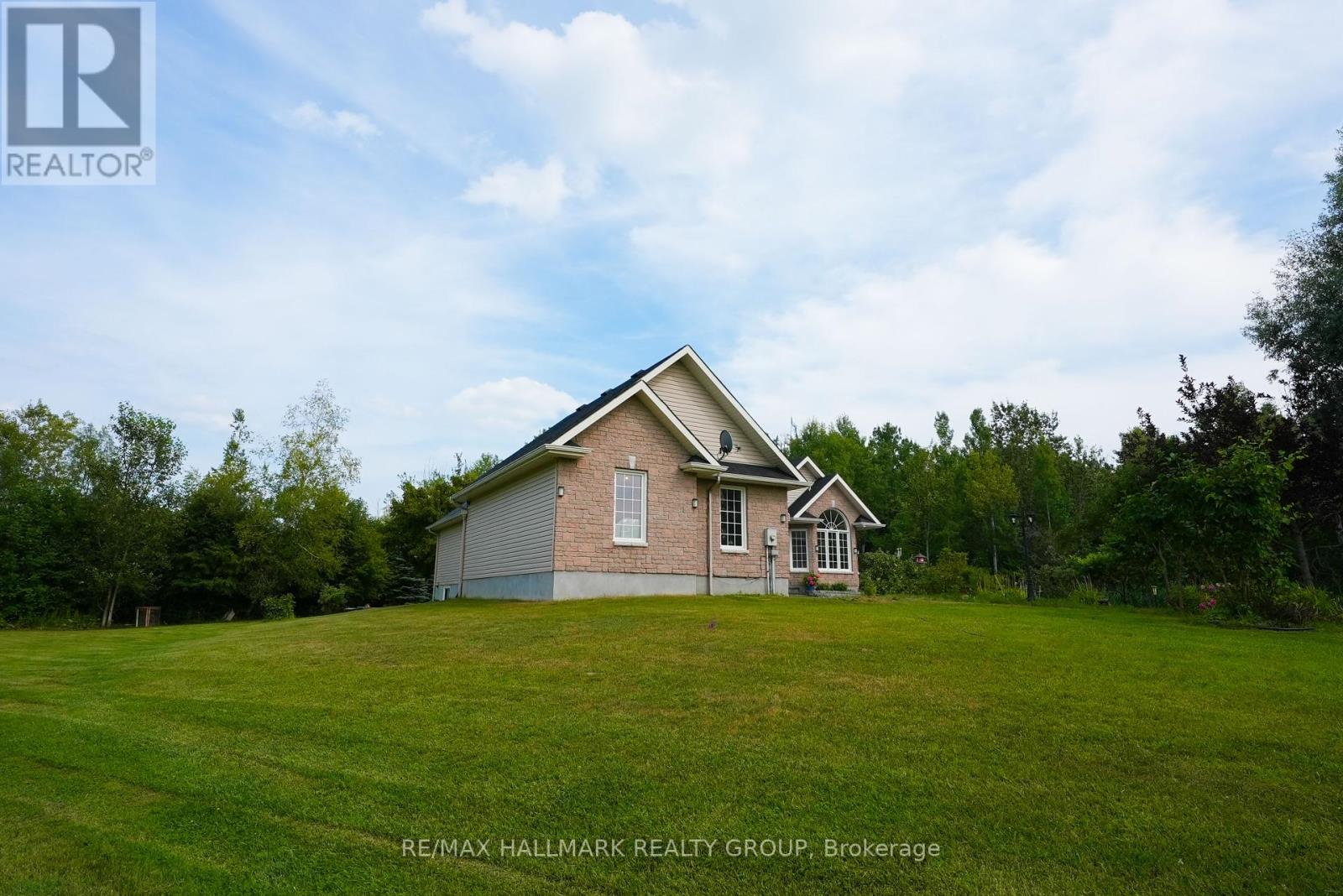11 Rideau Crossing Crescent