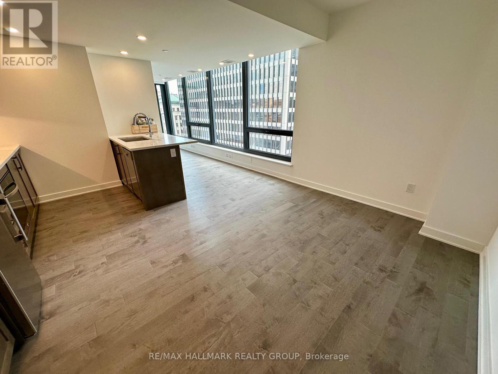 706 - 340 Queen Street