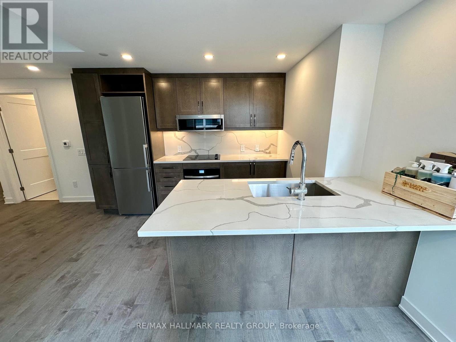 706 - 340 Queen Street