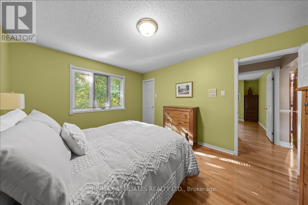 1266 Barnwell Crescent