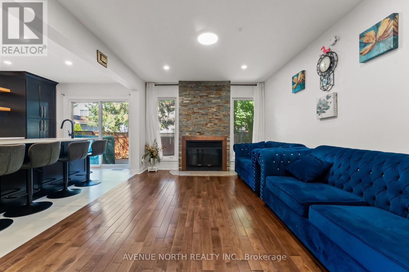 33 Sarrazin Way
