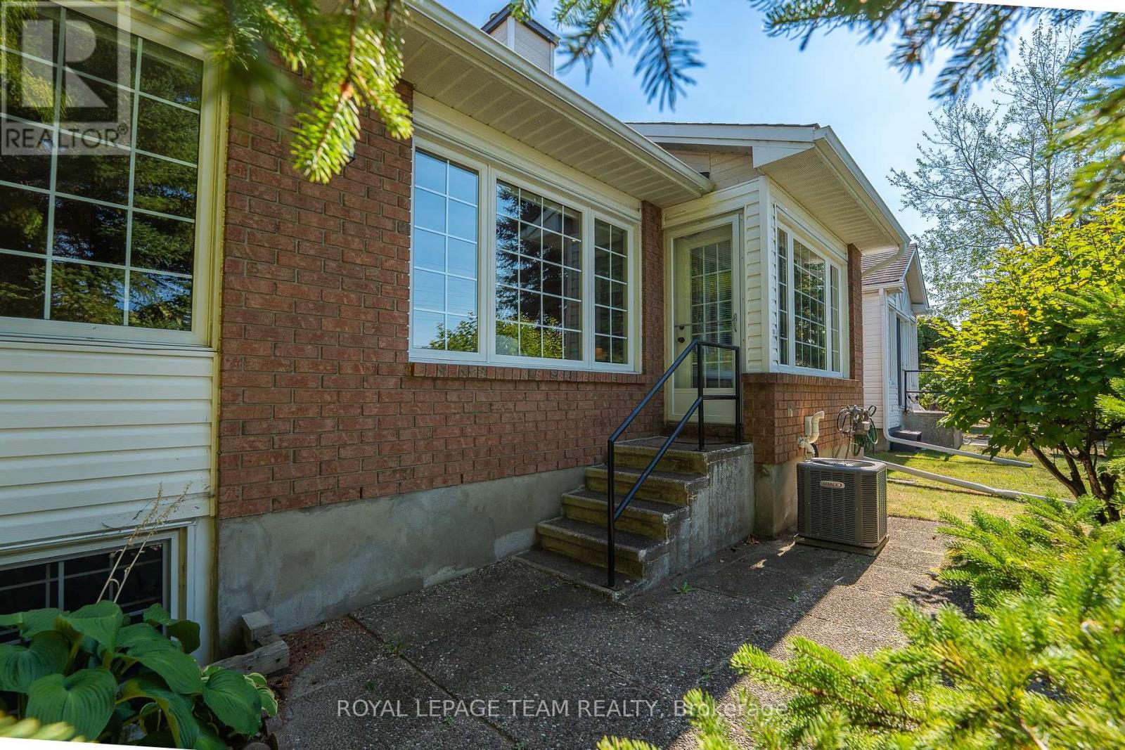 16 Oyster Bay Court