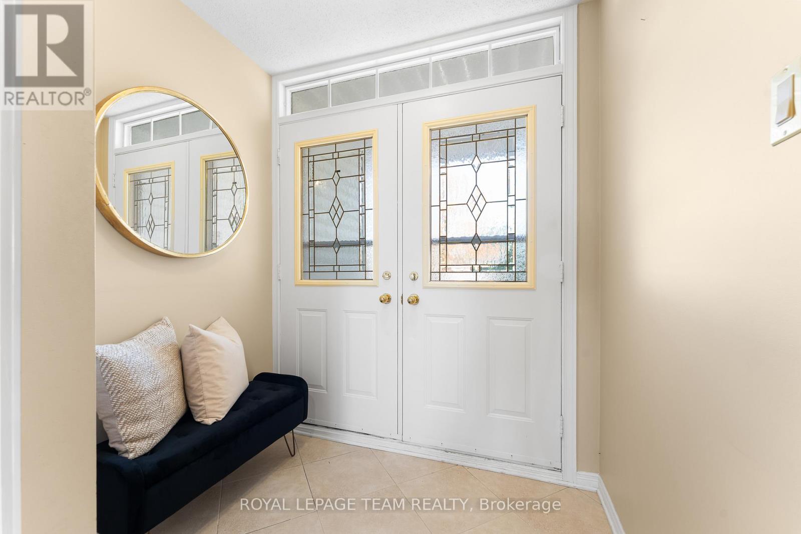 16 Oyster Bay Court