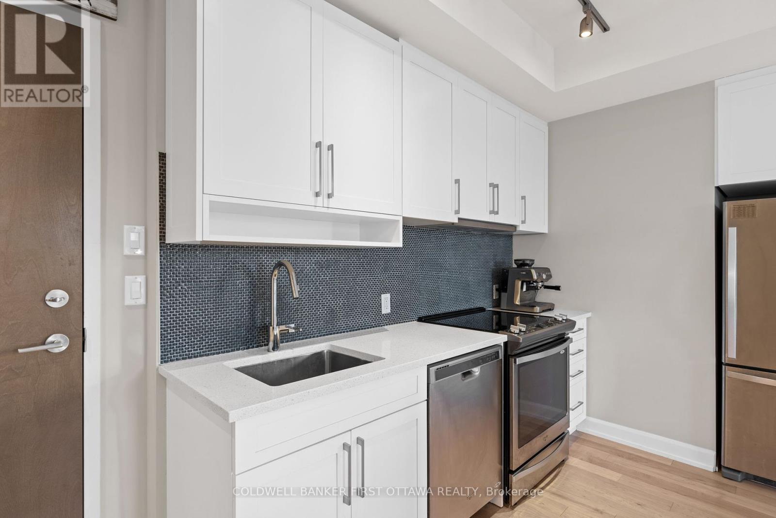 303 - 10 Rosemount Avenue