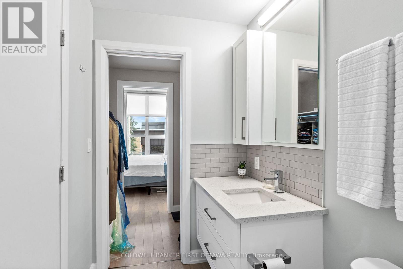 303 - 10 Rosemount Avenue