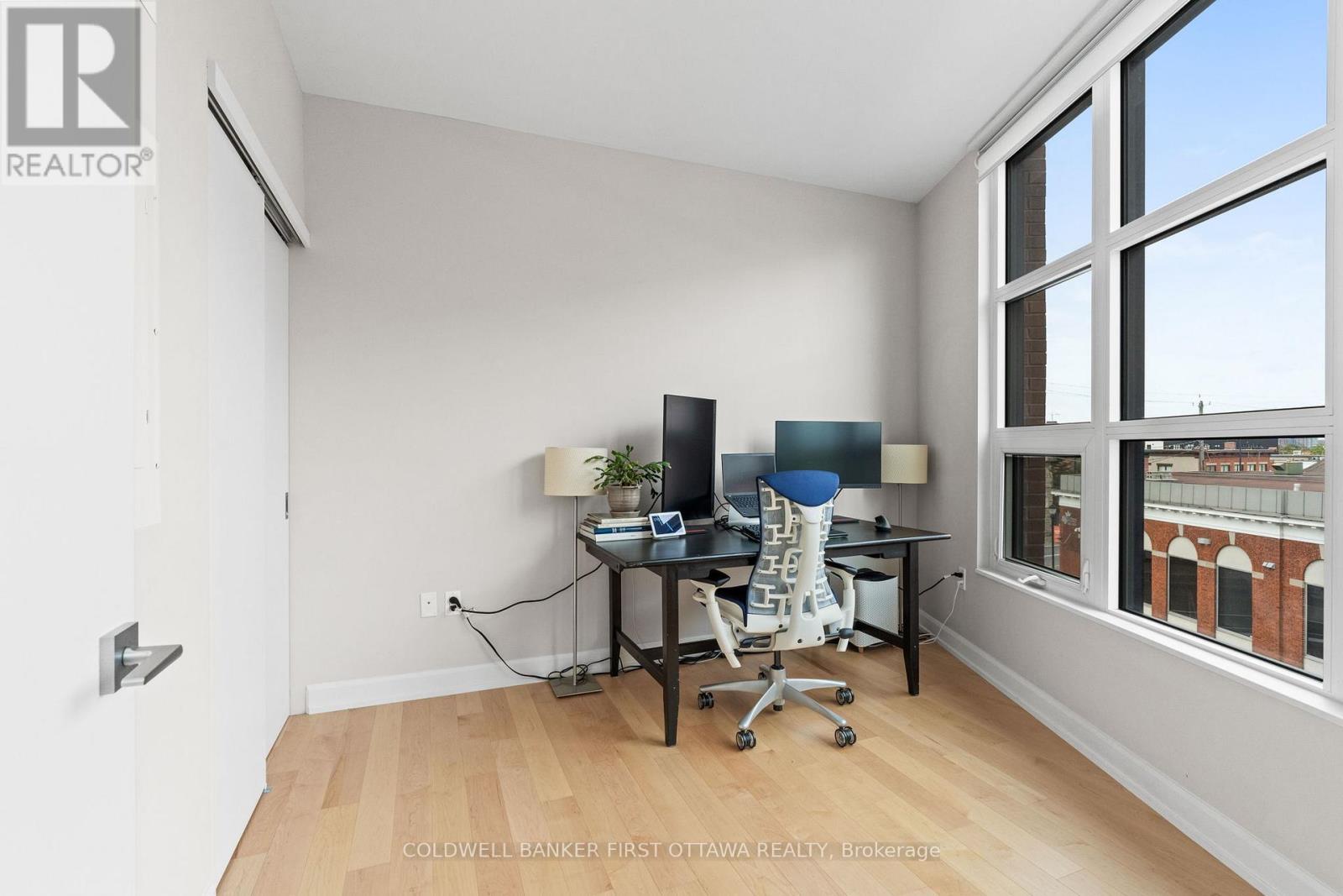 303 - 10 Rosemount Avenue