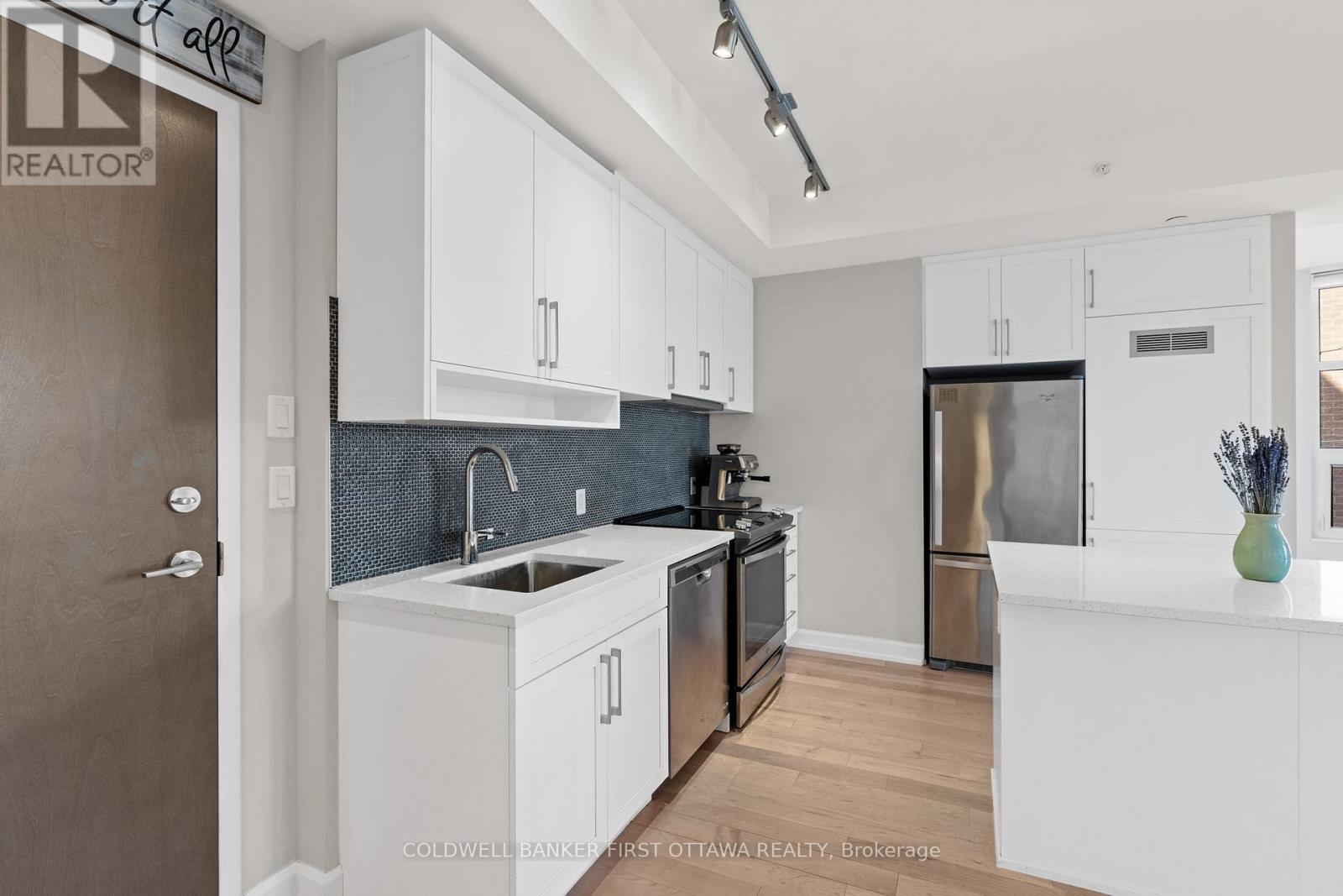 303 - 10 Rosemount Avenue