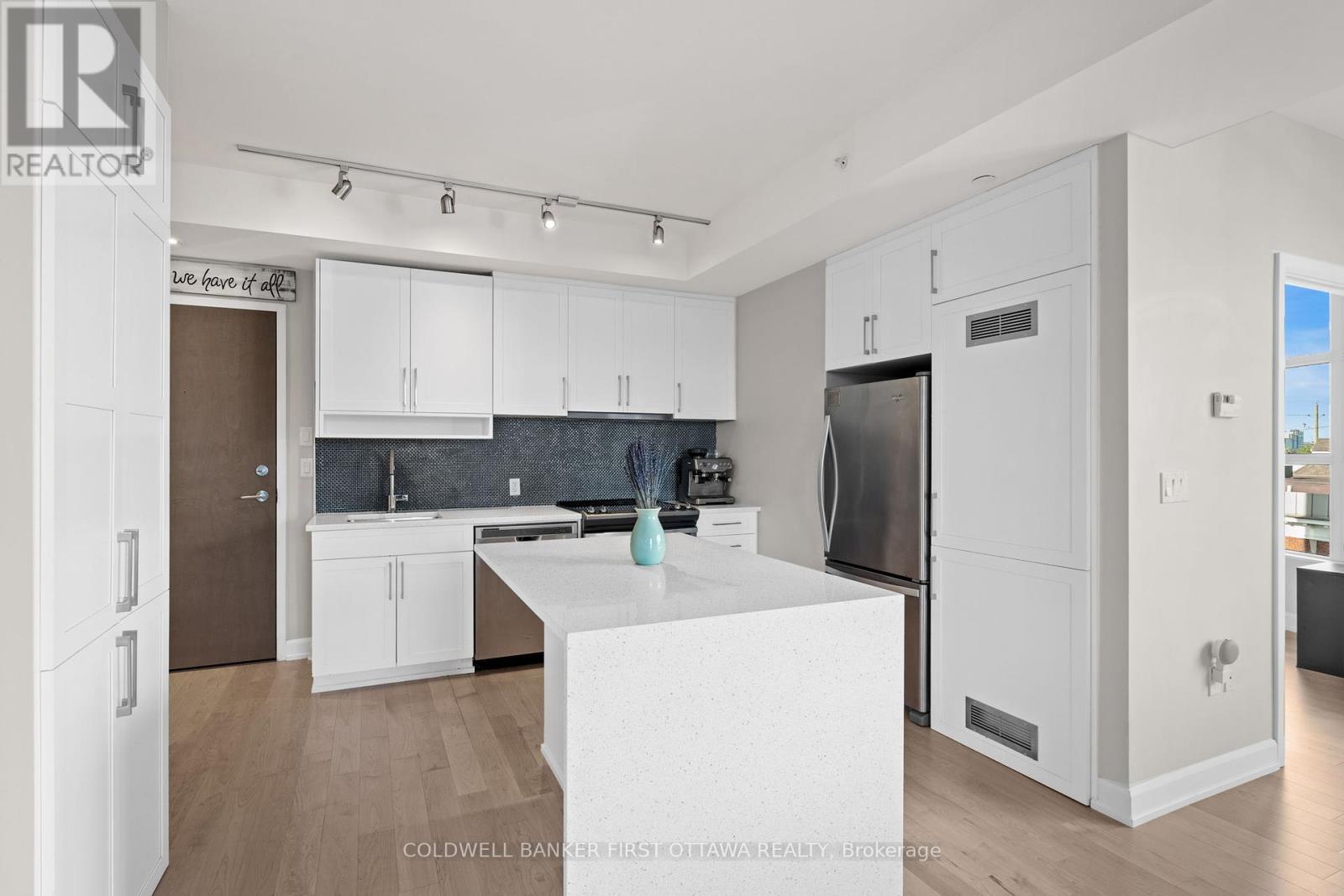 303 - 10 Rosemount Avenue